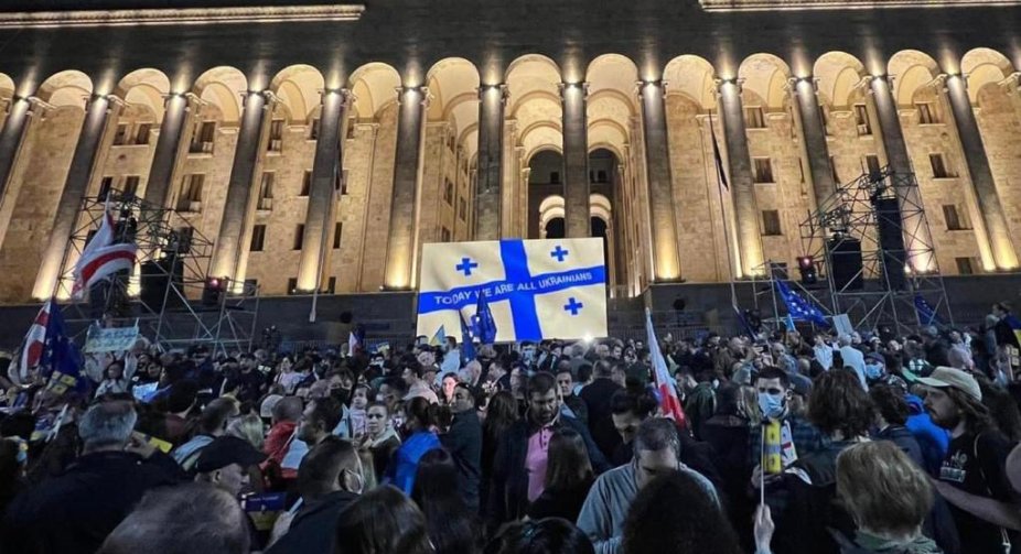 Перед парламентом Грузії проходить мітинг на підтримку України