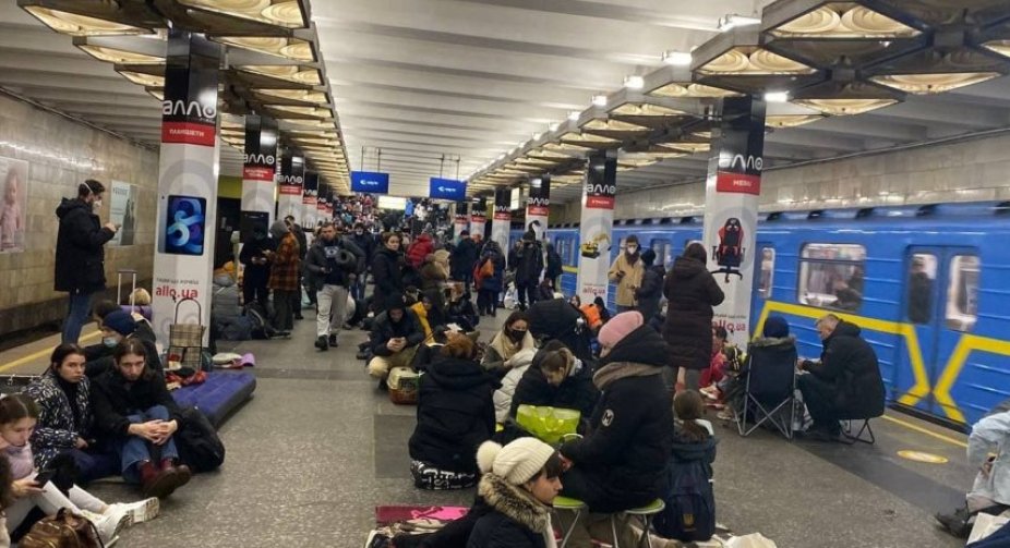 Метро у Києві частково відновило сполучення з лівим берегом: як ходять потяги