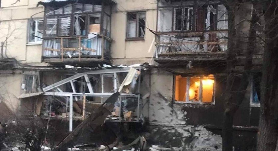 Від атак ворога у Сєвєродонецьку спалахнула багатоповерхівка