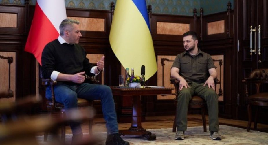 Буде складна баталія: Зеленський заявив, що на сході та півдні йде накопичення військ окупантів