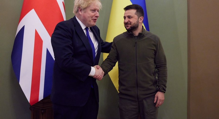 Джонсон привіз до Києва новий пакет військової та фінансової допомоги - ЗМІ
