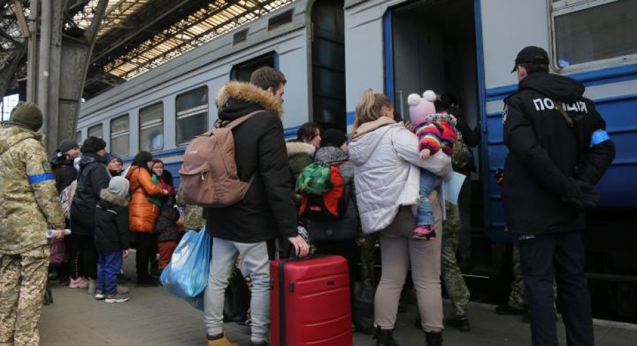 Уряд продовжив термін виплат для переселенців в Україні
