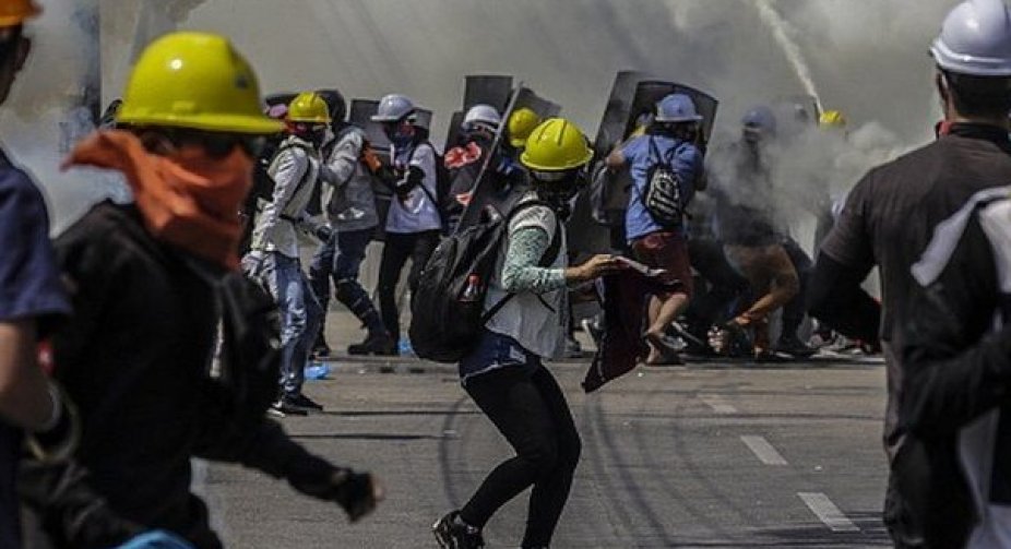 'We were told to shoot protesters', say police who fled