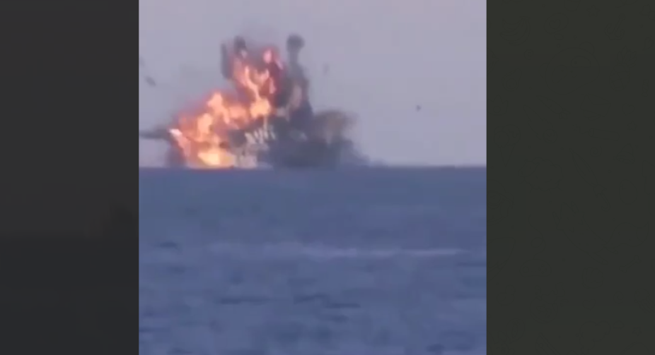 Відео удару по крейсеру "Москва": втрати РФ оцінюють у 16 крилатих ракет