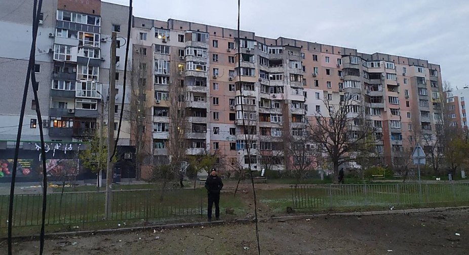 A powerful explosion in Mykolaiv in the morning: a rocket destroyed a café and damaged houses