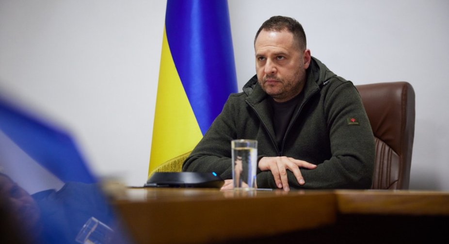 Єрмак закликав до постачання Україні важкого озброєння