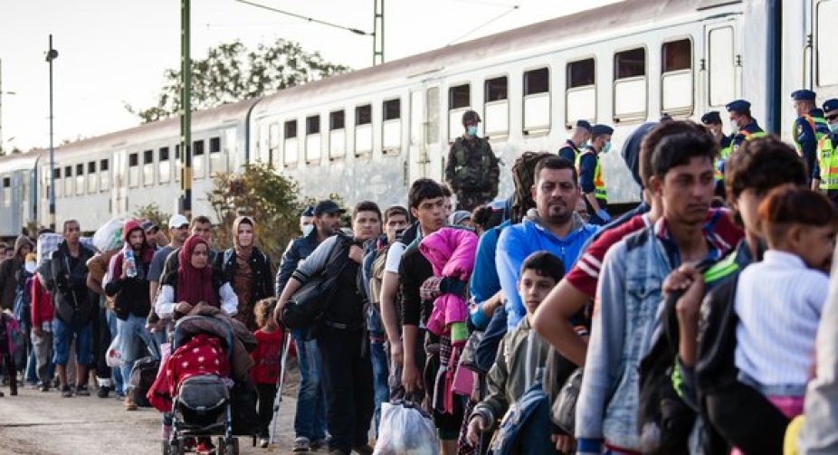 Paris is overcrowded - refugees from Ukraine will be settled in regions of France   