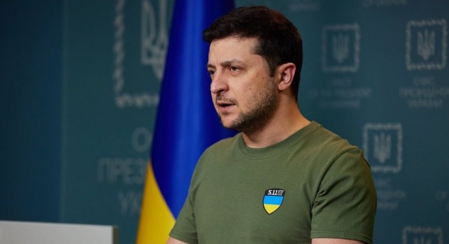 Зеленський підтвердив евакуацію цивільних із заводу "Азовсталь"