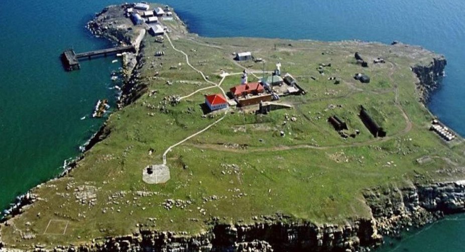 There are dead and wounded on Zmiinyi Island due to strikes. Russia prepares evacuation