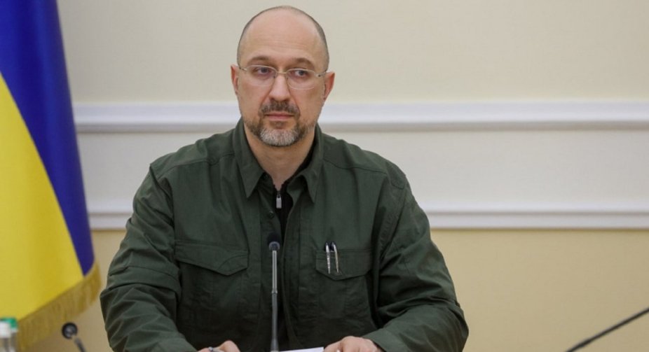Шмигаль розповів, чи під час війни випускатимуть чоловіків за кордон
