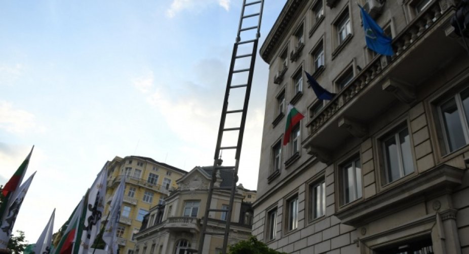 In Sofia, pro-Russian protesters wanted to tear the Ukrainian flag from the city hall
