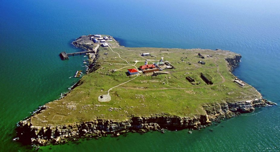 Russian occupants are attempting to establish positions on the Zmiinyi island