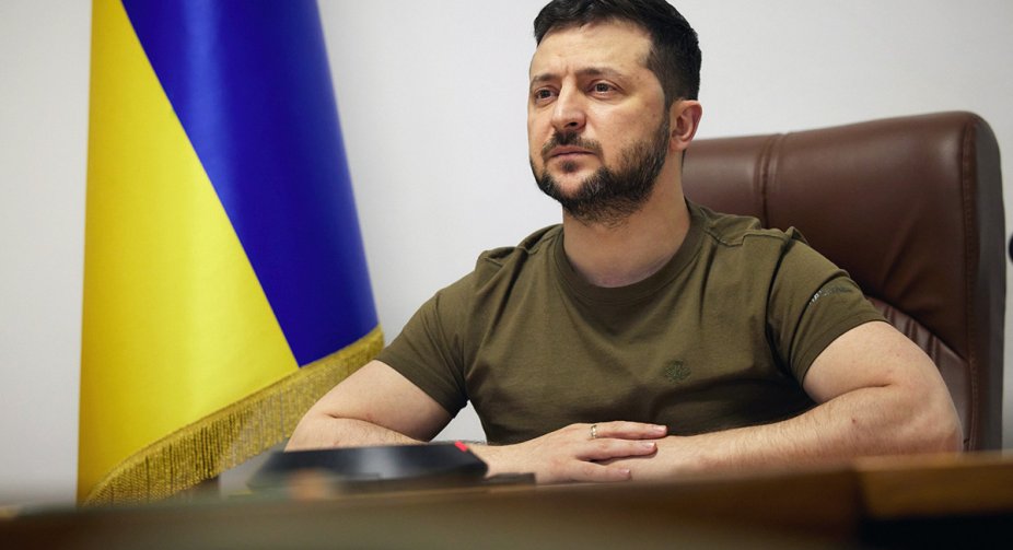 Зеленський провів розмову з Макроном про постачання пального в Україну