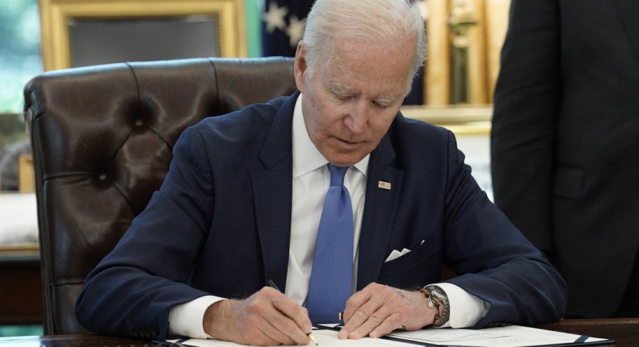 Президент США підписав закон про допомогу Україні ще на 40 мільярдів доларів   