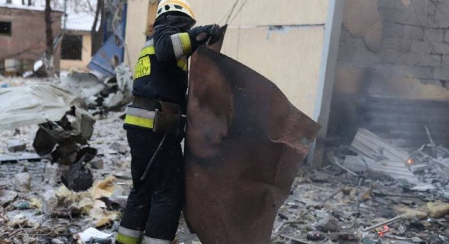 Нічний удар по Дніпропетровській області. Зафіксовано серйозні руйнування, рятувальники шукають людей