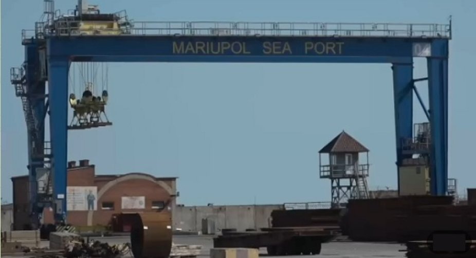 Маріуполь: окупанти анонсували крадіжку 34 суден у порту, одне зі сталлю вже відправили до Росії - радник мера