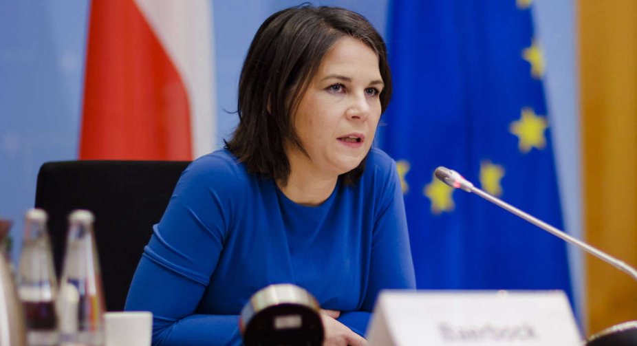 Бербок: Україна має перемогти у війні