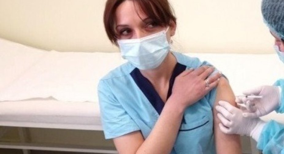 A 27-year-old nurse who fell in coma after AstraZeneca vaccinatioshas died
