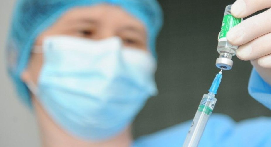 У Британії вакцину проти COVID-19 отримали рекордні 660 тис. людей за добу