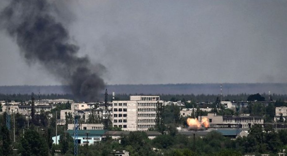 Підірвані мости та регулярні бої: яка ситуація у Сєвєродонецьку сьогодні