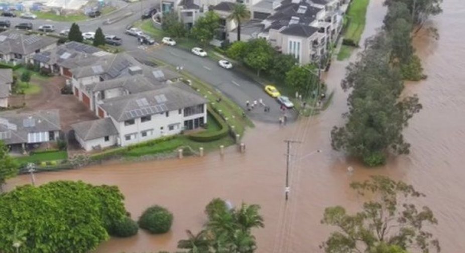 Thousands evacuated as downpours in Australia worsen
