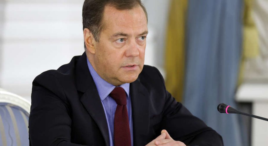 Медведєв погрожує "перекрити кисень" країнам Балтії через Калінінград