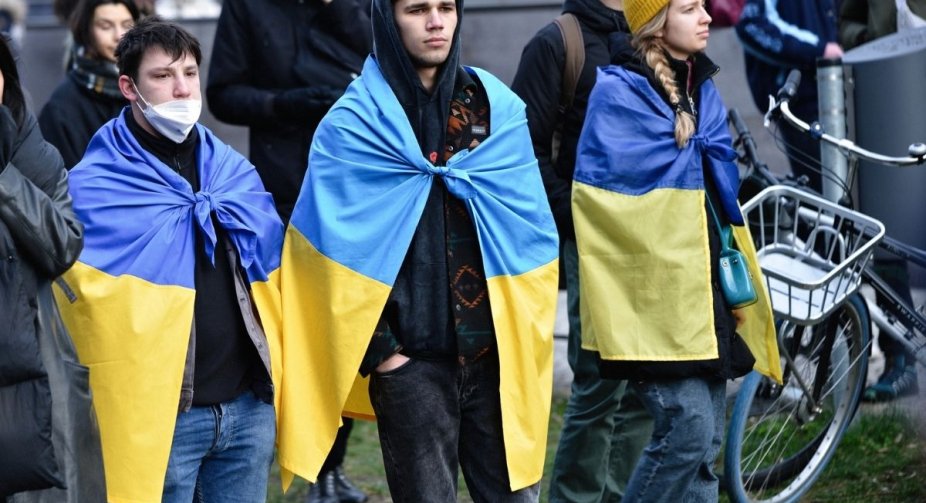 Польща припиняє виплачувати допомогу українським біженцям