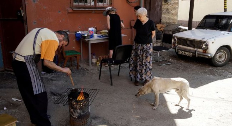 Перестрілки на вулицях, "відродження ДАІ" та дефіцит води: що відбувається в Маріуполі