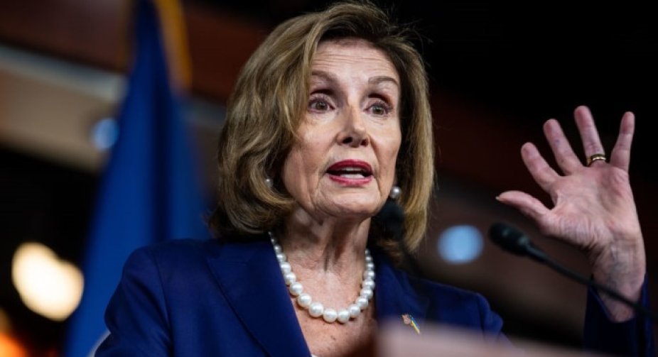 Pelosi arrives in Taiwan in defiance of Chinese threats