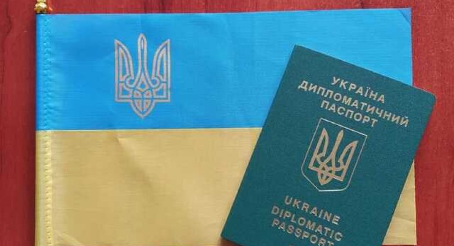 Сотні нардепів анулювали дипломатичні паспорти - ЗМІ