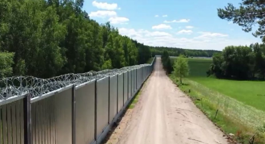 У Польщі звинуватили білоруські служби у руйнуванні паркану на кордоні спецінструментами