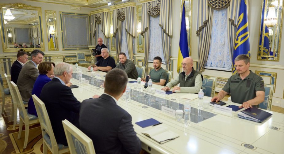 Зеленський сенаторам США: Допомога Україні у сфері безпеки має продовжуватися та нарощуватися