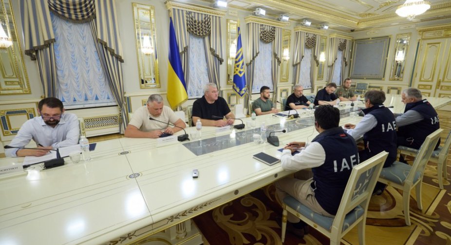 Зеленський на зустрічі з головою МАГАТЕ наголосив на необхідності демілітаризації ЗАЕС та виведення військових РФ