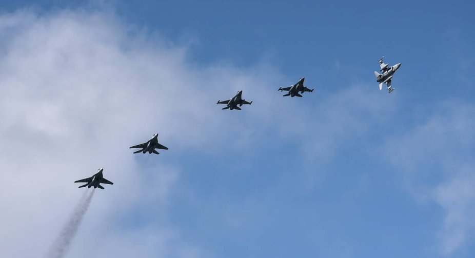 Polish fighter jets begin patrolling the airspace of Slovakia