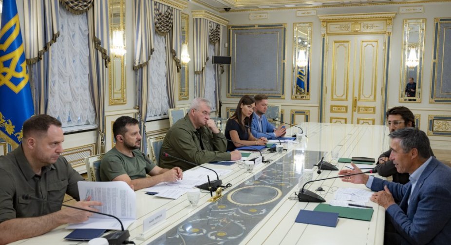 Зеленському презентували пакет рекомендацій щодо гарантій безпеки для України, підготовлений групою Єрмака-Расмуссена