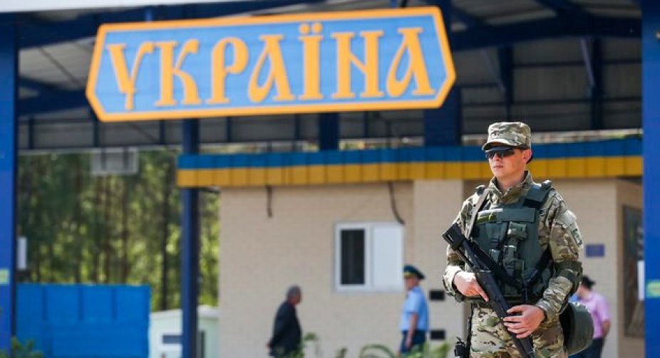 Чоловіків пропонують випускати з України за щомісячний внесок
