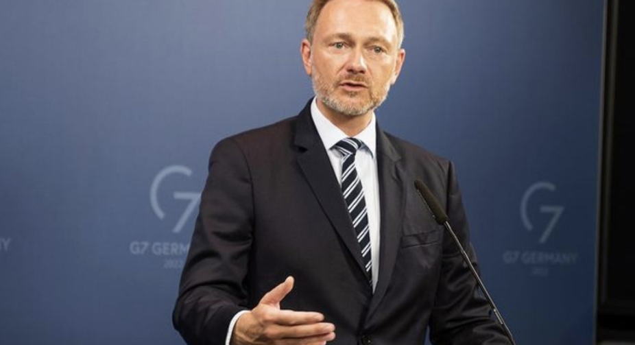 The German minister stated that there are no changes in the government's position regarding the transfer of tanks to Ukraine