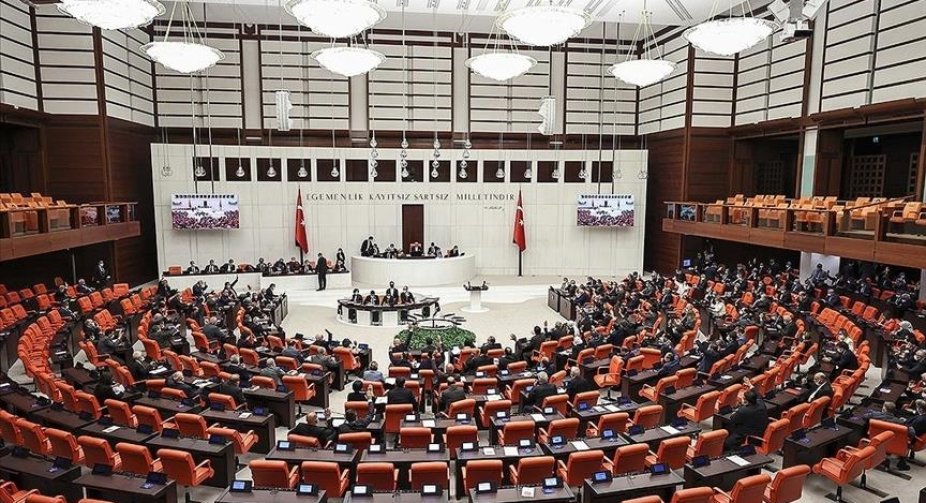 Turkey's parliament approves law that suggests prison for "spreading fakes"