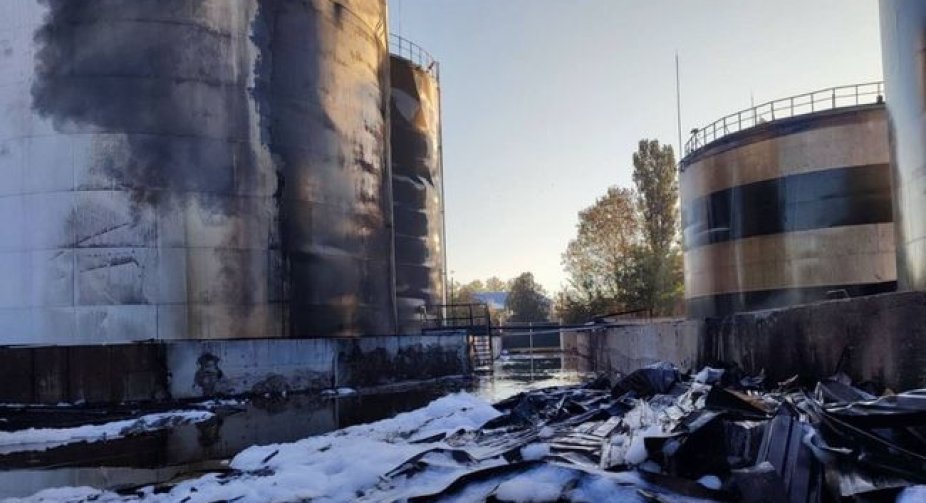 In Mykolaiv, the occupiers' drones damaged tanks with oil: it is flowing through the streets