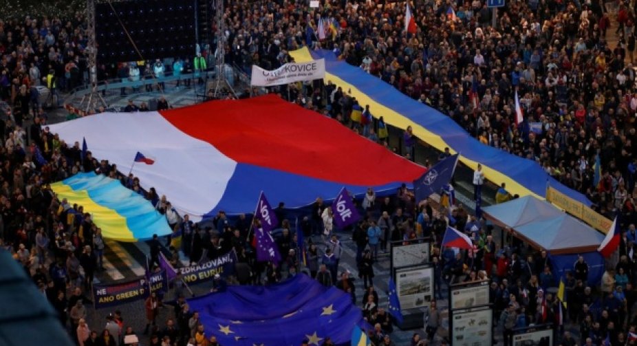 У Празі відбулася масова акція на підтримку України, до учасників звернулась Зеленська