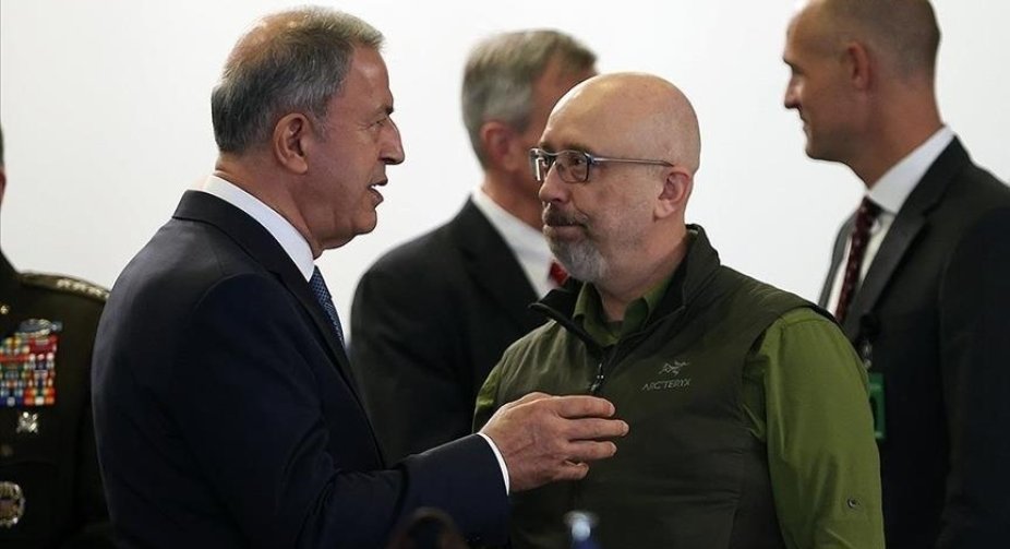 The Minister of Defense of Turkey talked with Reznikov and Kubrakov: it was about the shipment of grain from Ukraine