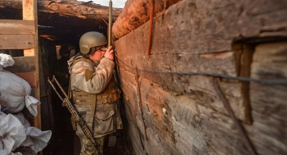 На Донбасі загинув боєць ЗСУ внаслідок підриву на гранаті, ще двоє поранені