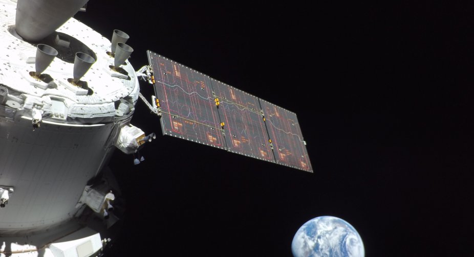 Космічний корабель NASA "Оріон" облетів Місяць і повертається на Землю