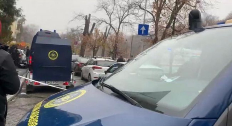 Посольство України в Румунії отримало два підозрілі пакети