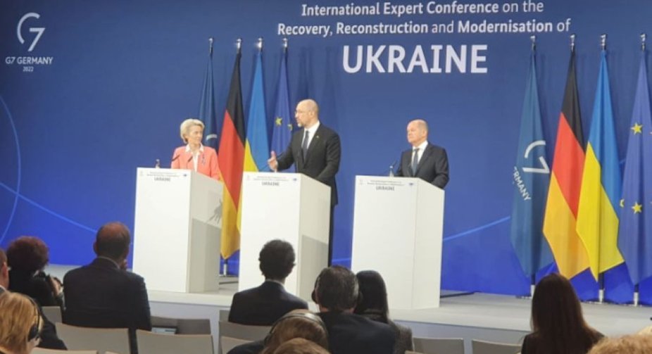У Парижі проходить міжнародна конференція з питань підтримки України