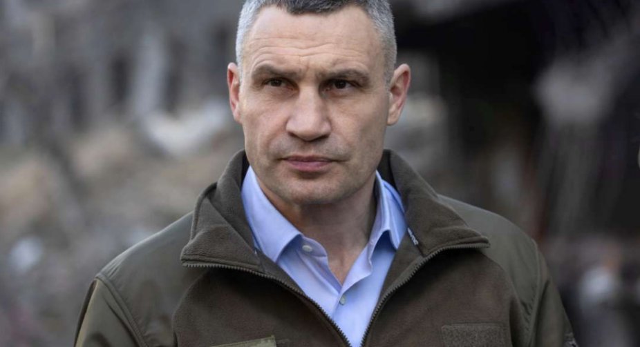 У Києві замість трамваїв та тролейбусів тимчасово курсуватимуть автобуси через дефіцит електрики – Кличко