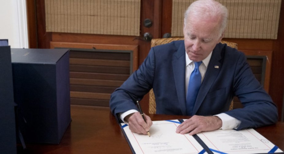 Байден підписав бюджет США на 2023 рік з багатомільярдною допомогою Україні