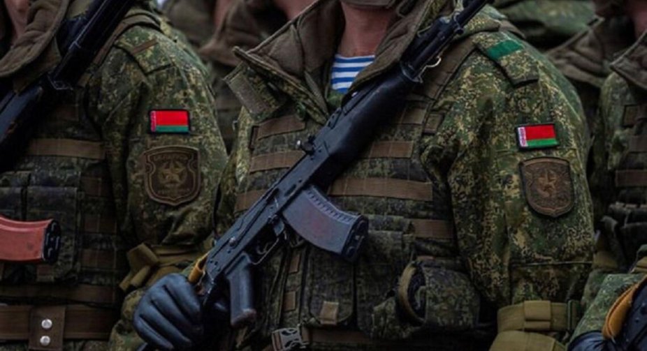 Білорусь оголосила про авіавчення з РФ та нарощування спільних військ