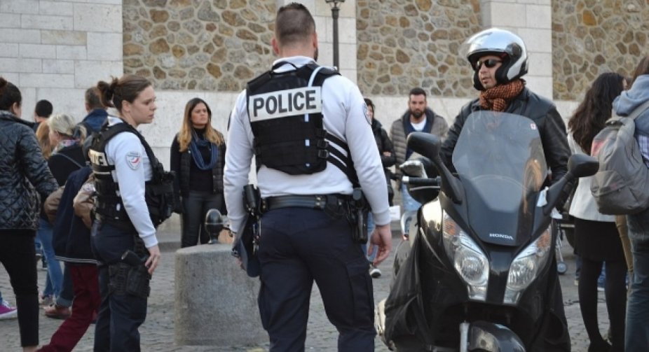 An unknown person stabbed several people at a train station in Paris