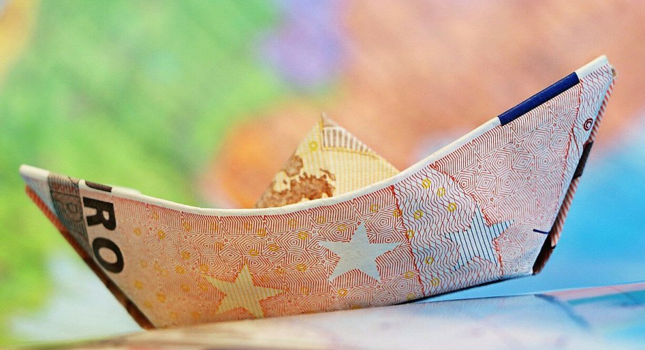 Україна отримала перші 3 млрд із пакету макрофіну від ЄС на 18 млрд євро